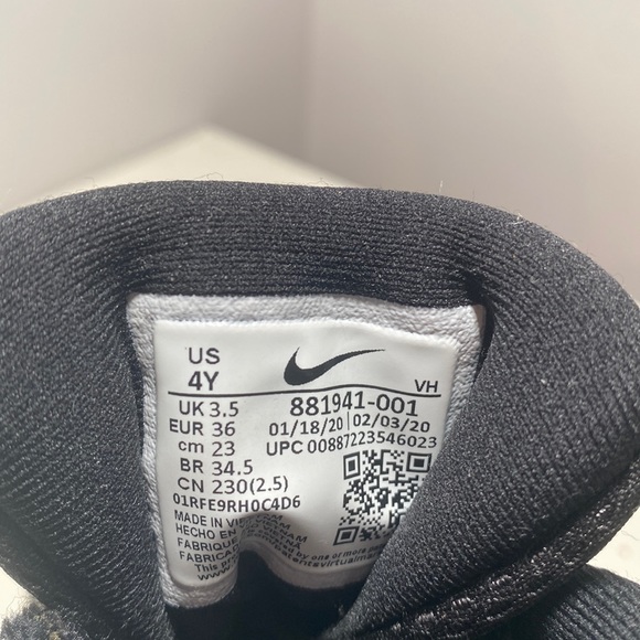 NIKE TEAM HUSTLE RUNNING SHOE - Picture 4 of 5